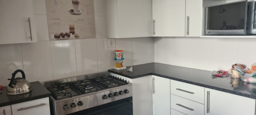 To Let 3 Bedroom Property for Rent in Farrarmere Gauteng
