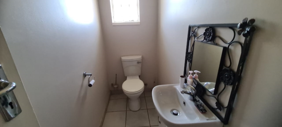 To Let 3 Bedroom Property for Rent in Farrarmere Gauteng
