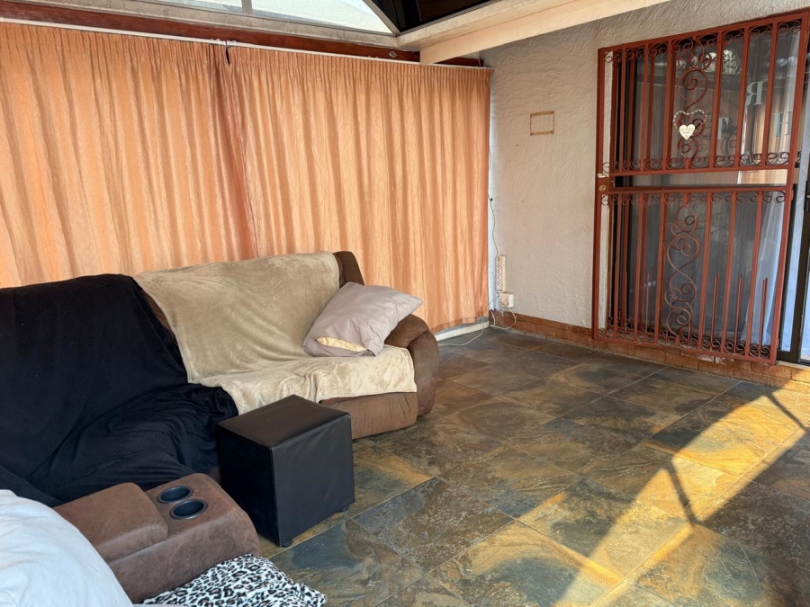 3 Bedroom Property for Sale in Brackendowns Gauteng