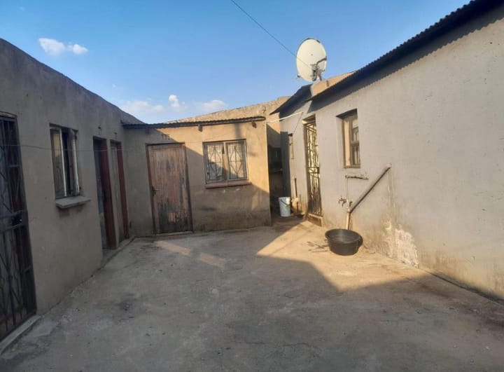 6 Bedroom Property for Sale in Tembisa Central Gauteng
