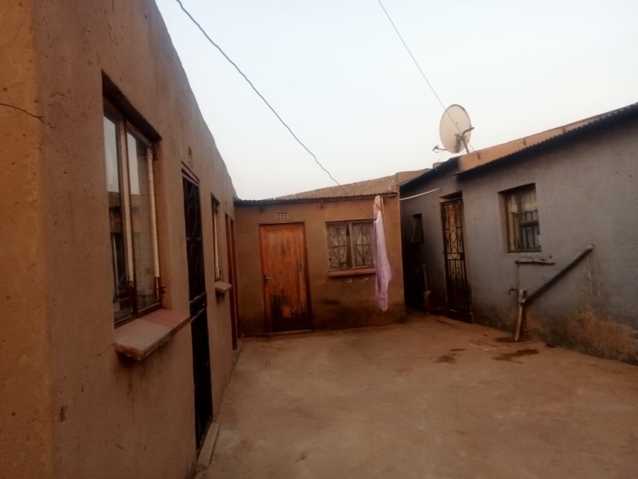 6 Bedroom Property for Sale in Tembisa Central Gauteng