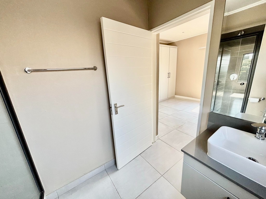 To Let 2 Bedroom Property for Rent in Craighall Park Gauteng