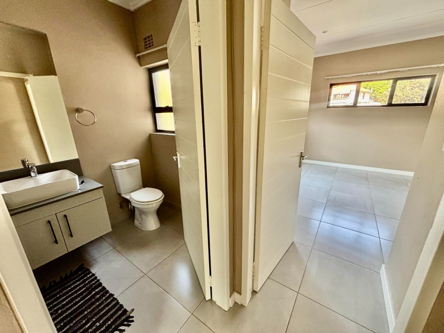 To Let 2 Bedroom Property for Rent in Craighall Park Gauteng