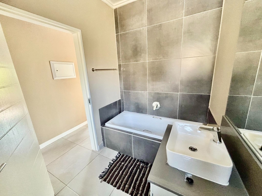 To Let 2 Bedroom Property for Rent in Craighall Park Gauteng