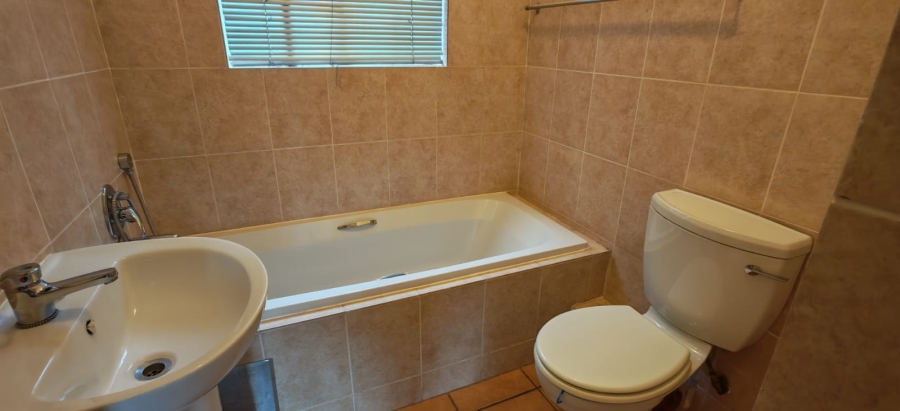 To Let 3 Bedroom Property for Rent in Parkhaven Gauteng