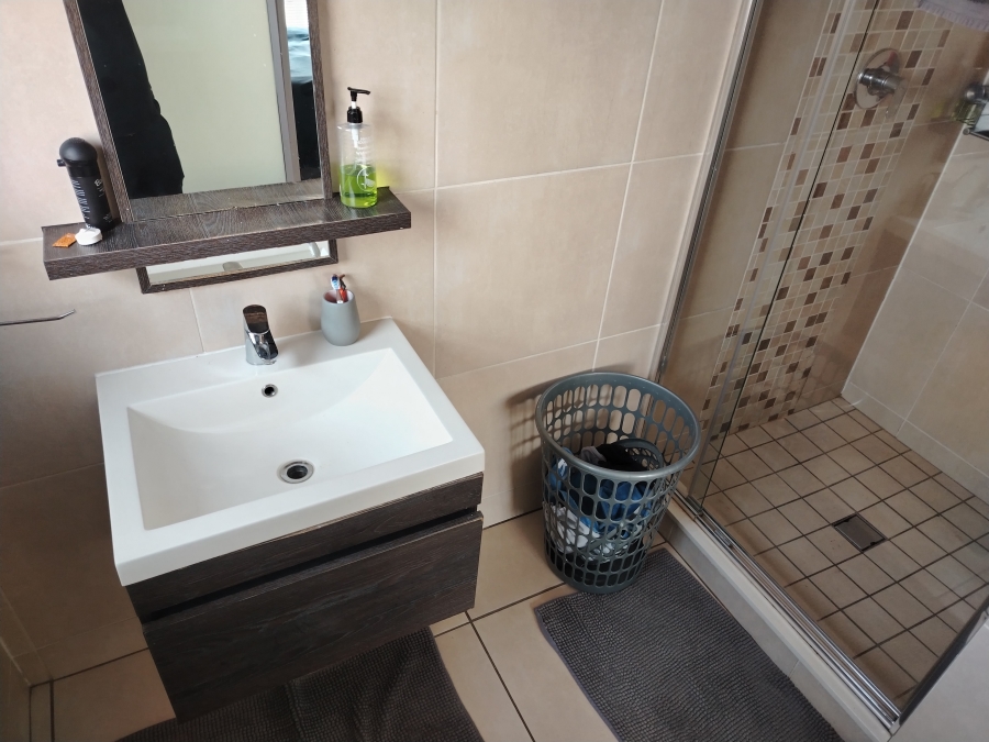 1 Bedroom Property for Sale in Greenstone Hill Gauteng