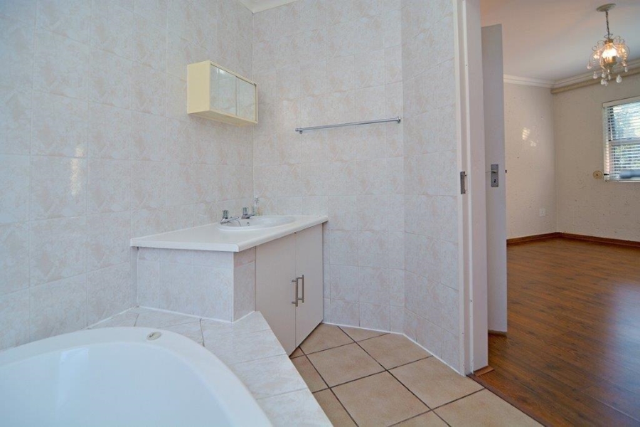 To Let 3 Bedroom Property for Rent in Bedfordview Gauteng
