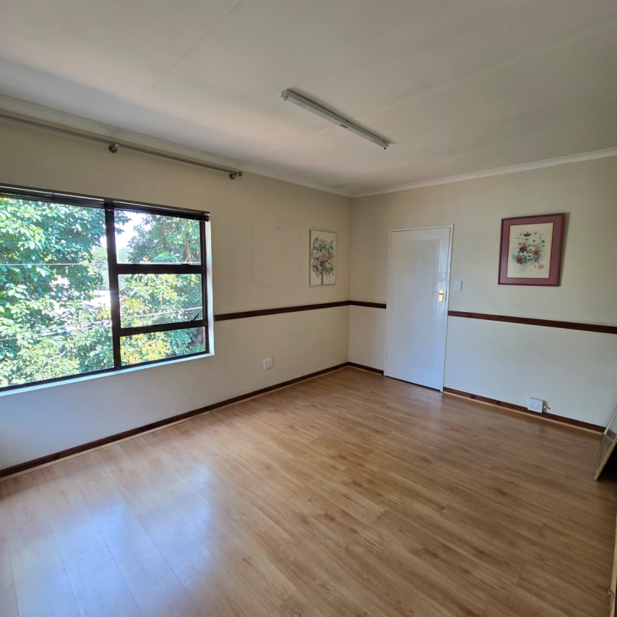 To Let 1 Bedroom Property for Rent in Waverley Gauteng