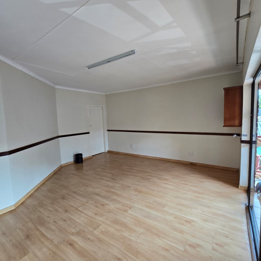 To Let 1 Bedroom Property for Rent in Waverley Gauteng