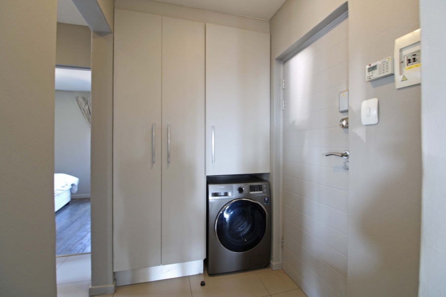 To Let 2 Bedroom Property for Rent in Bryanston Gauteng