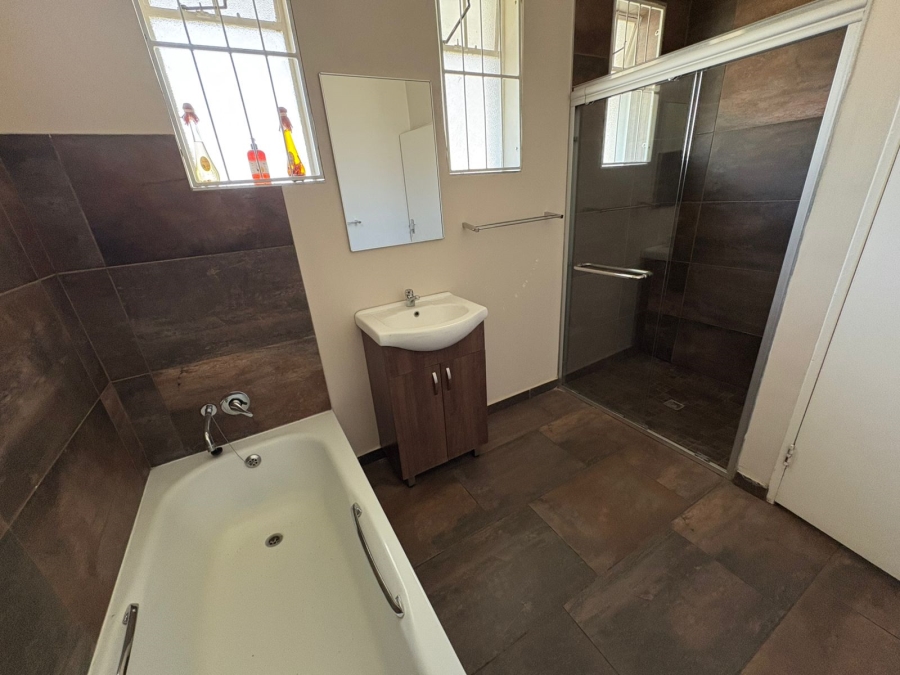 To Let 3 Bedroom Property for Rent in Three Rivers Gauteng