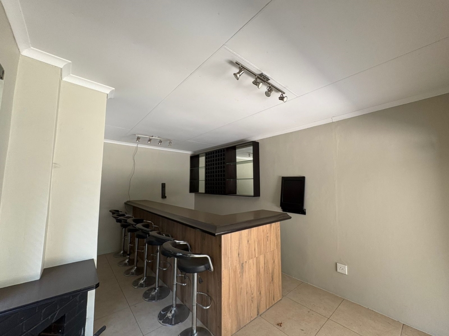 To Let 3 Bedroom Property for Rent in Three Rivers Gauteng