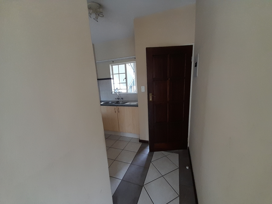 To Let 2 Bedroom Property for Rent in Olympus AH Gauteng