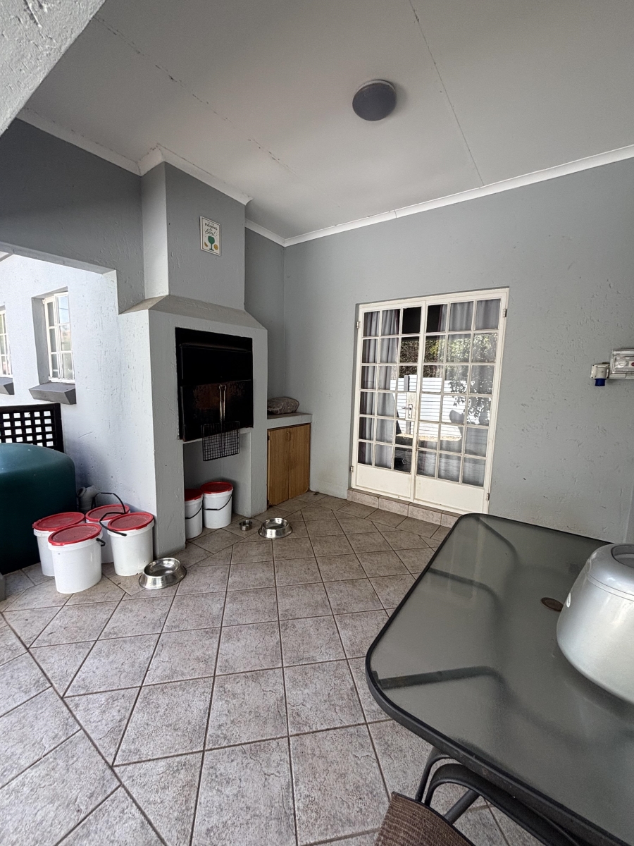To Let 3 Bedroom Property for Rent in Faerie Glen Gauteng