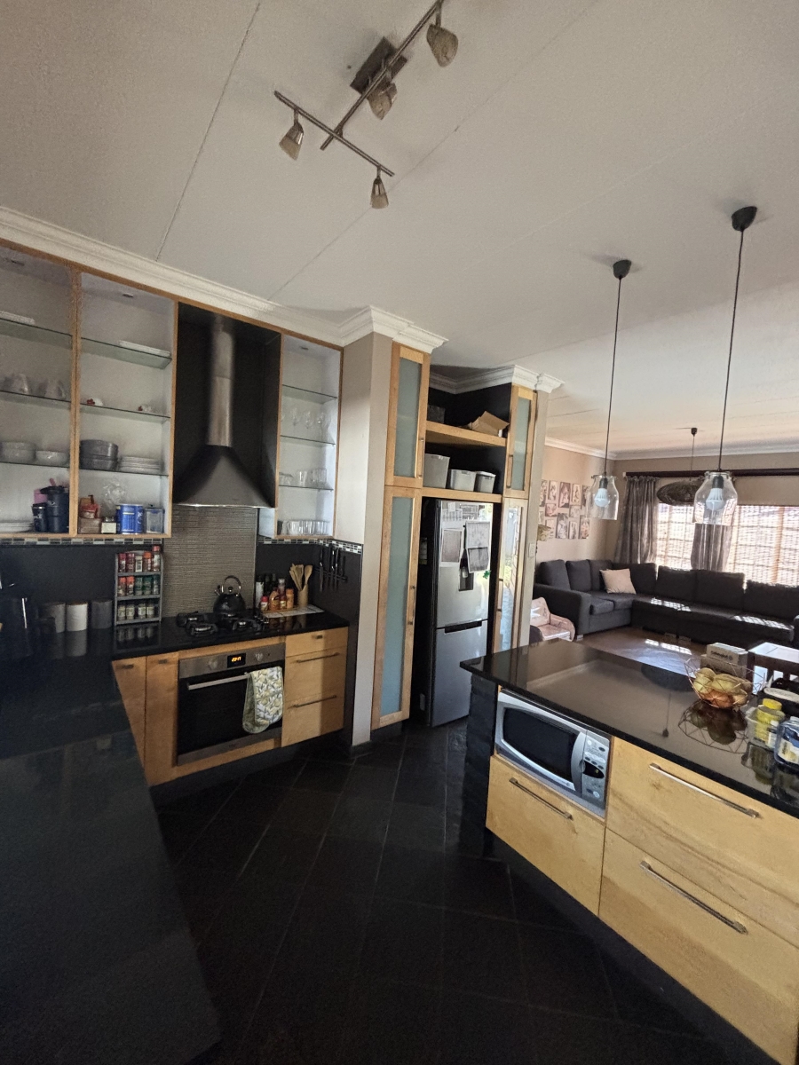 To Let 3 Bedroom Property for Rent in Faerie Glen Gauteng