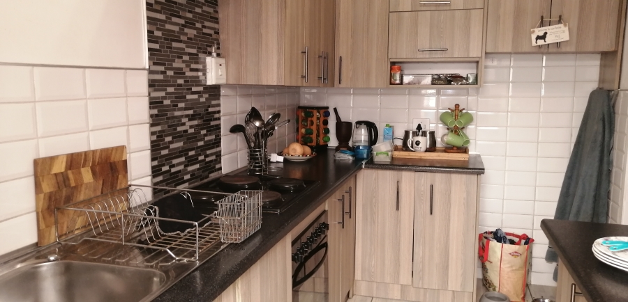 To Let 2 Bedroom Property for Rent in Albertville Gauteng