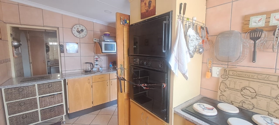 8 Bedroom Property for Sale in Lilianton Gauteng