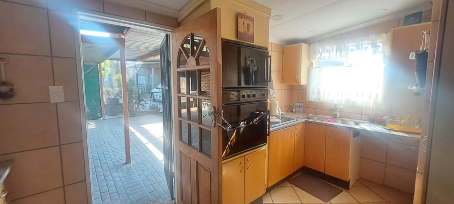 8 Bedroom Property for Sale in Lilianton Gauteng