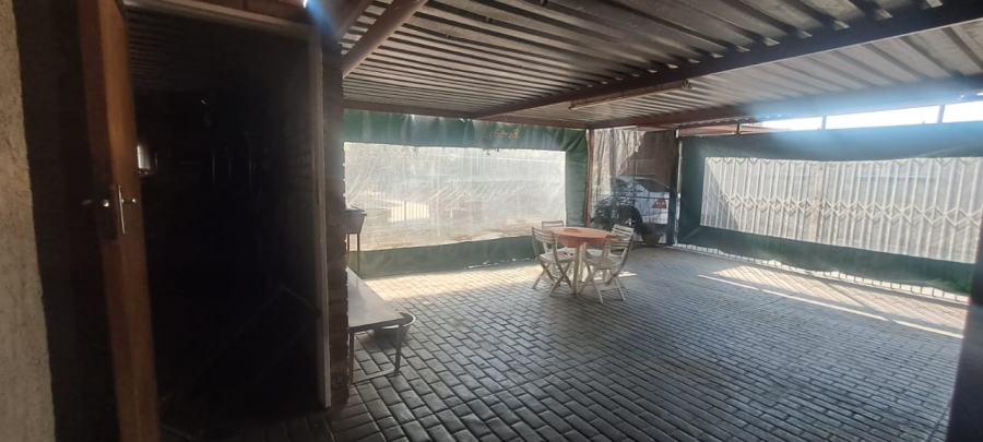 8 Bedroom Property for Sale in Lilianton Gauteng
