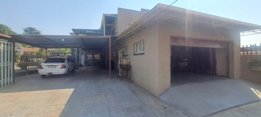 8 Bedroom Property for Sale in Lilianton Gauteng