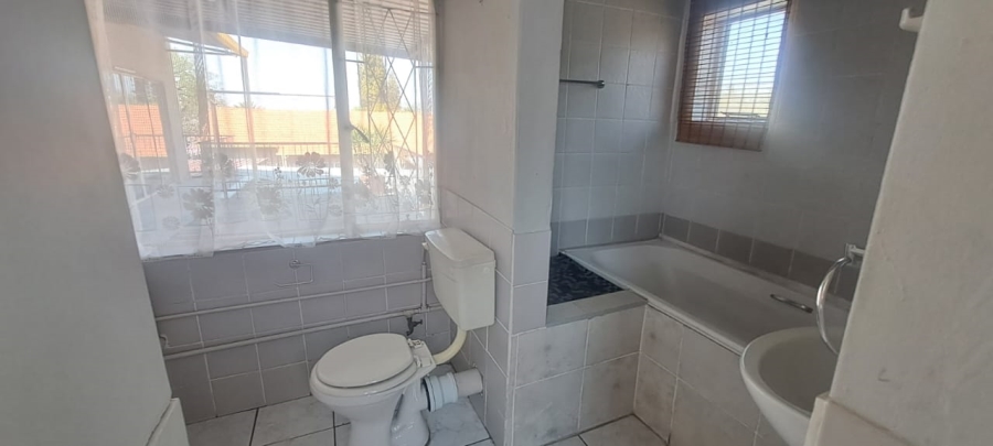 8 Bedroom Property for Sale in Lilianton Gauteng