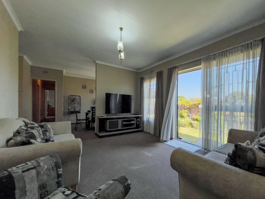 4 Bedroom Property for Sale in Birchleigh North Gauteng
