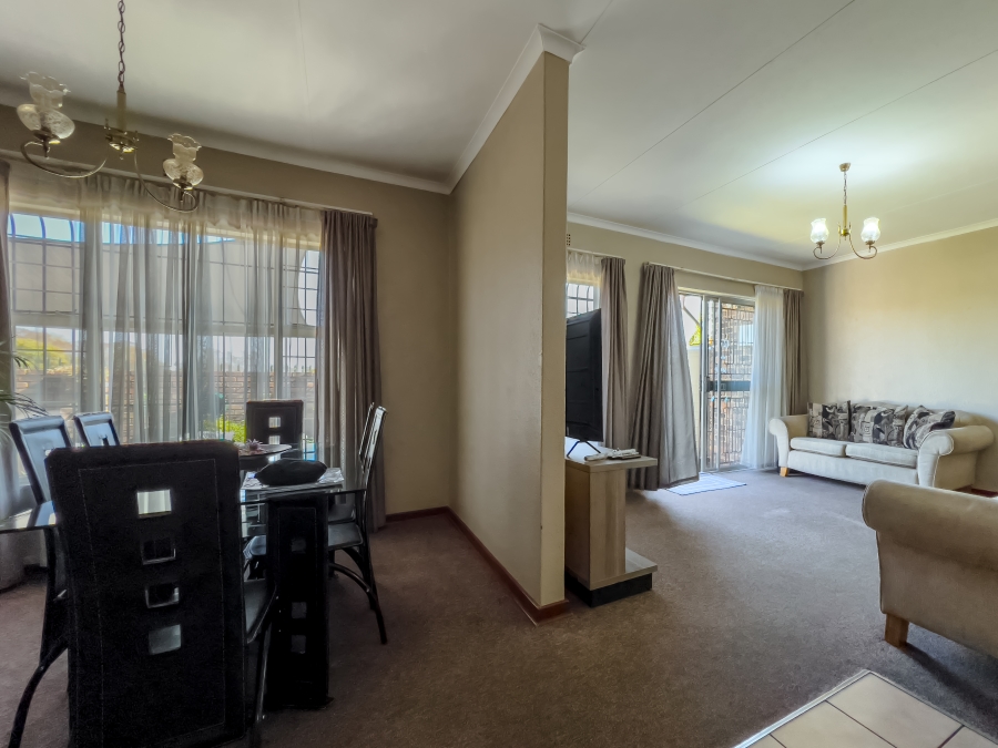 4 Bedroom Property for Sale in Birchleigh North Gauteng