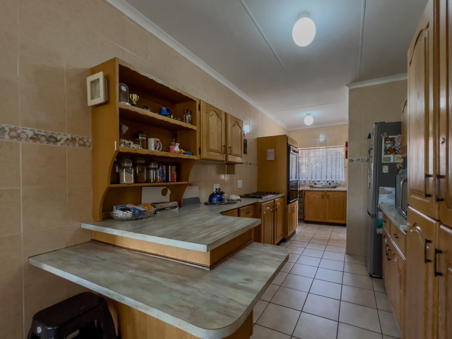 4 Bedroom Property for Sale in Birchleigh North Gauteng