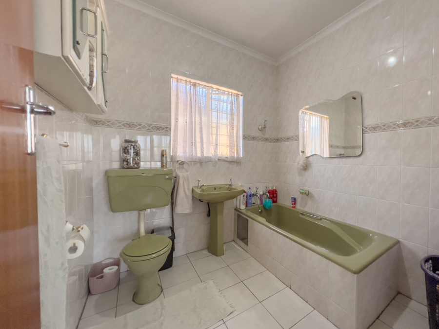 4 Bedroom Property for Sale in Birchleigh North Gauteng