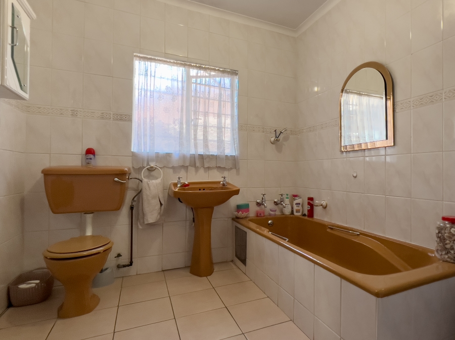 4 Bedroom Property for Sale in Birchleigh North Gauteng