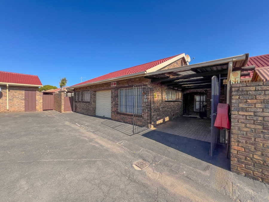 4 Bedroom Property for Sale in Birchleigh North Gauteng