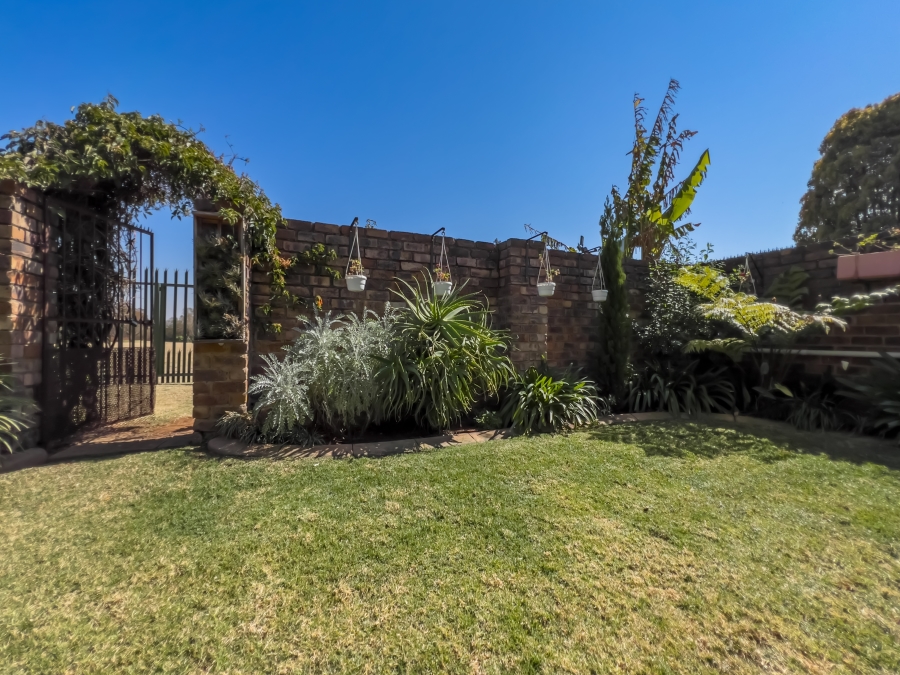 4 Bedroom Property for Sale in Birchleigh North Gauteng