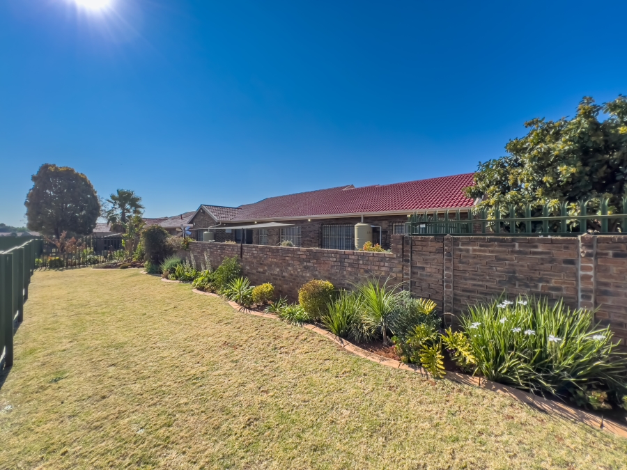 4 Bedroom Property for Sale in Birchleigh North Gauteng