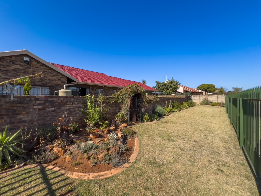 4 Bedroom Property for Sale in Birchleigh North Gauteng