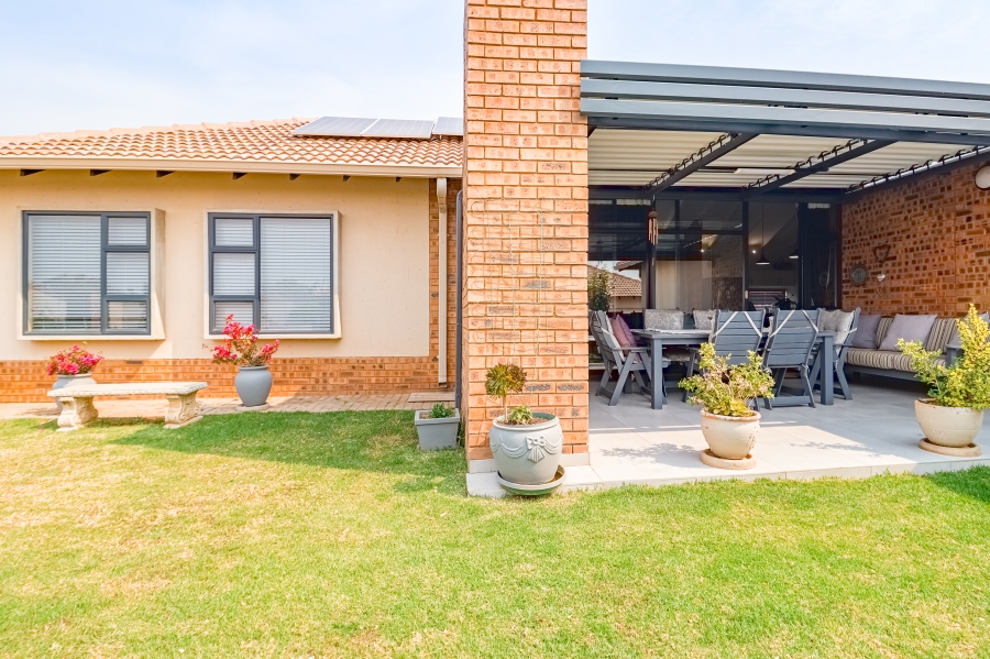 2 Bedroom Property for Sale in The Retreat Gauteng