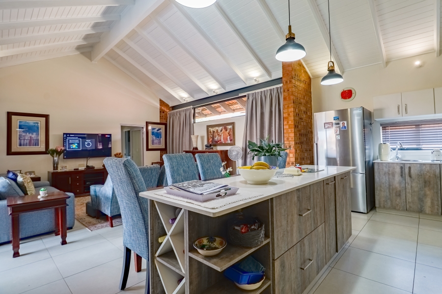 2 Bedroom Property for Sale in The Retreat Gauteng