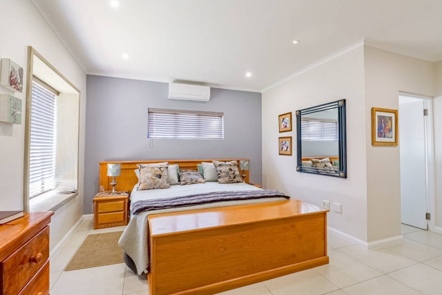 2 Bedroom Property for Sale in The Retreat Gauteng