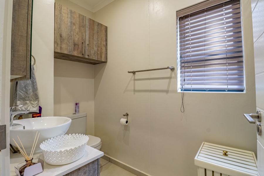 2 Bedroom Property for Sale in The Retreat Gauteng