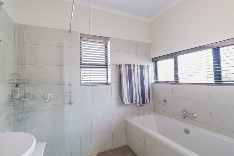 2 Bedroom Property for Sale in The Retreat Gauteng