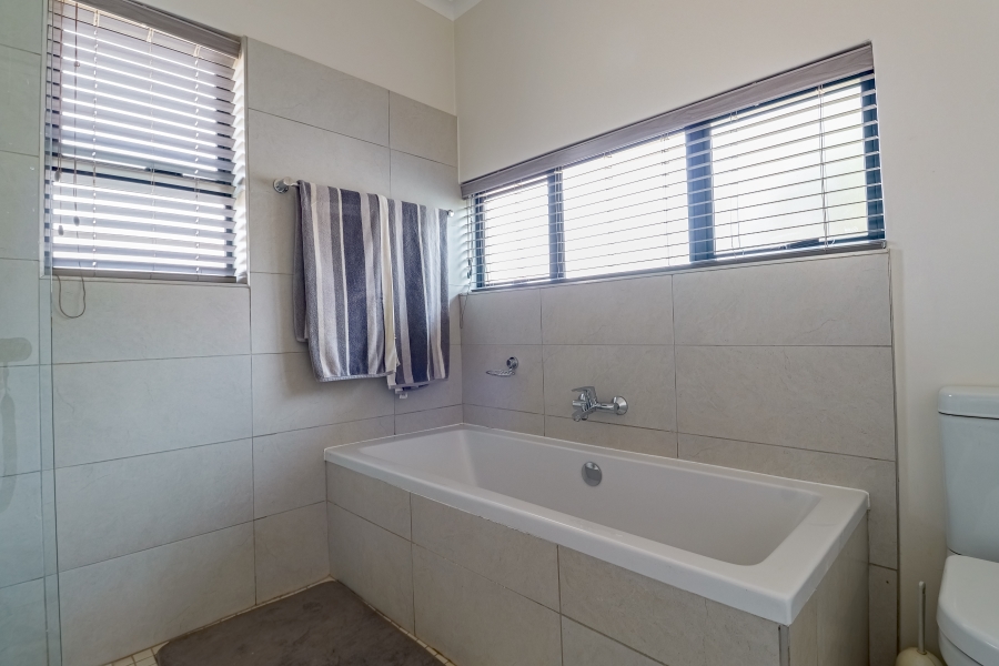 2 Bedroom Property for Sale in The Retreat Gauteng