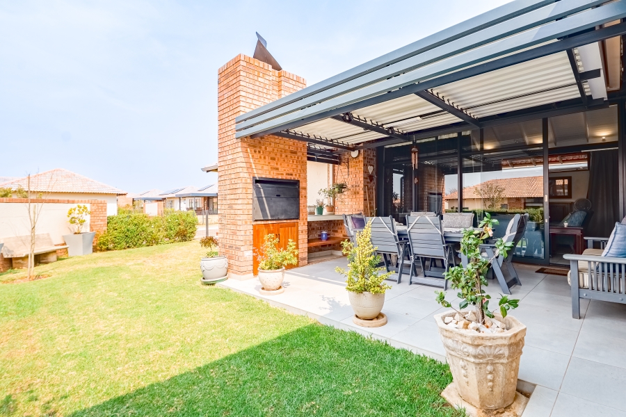 2 Bedroom Property for Sale in The Retreat Gauteng