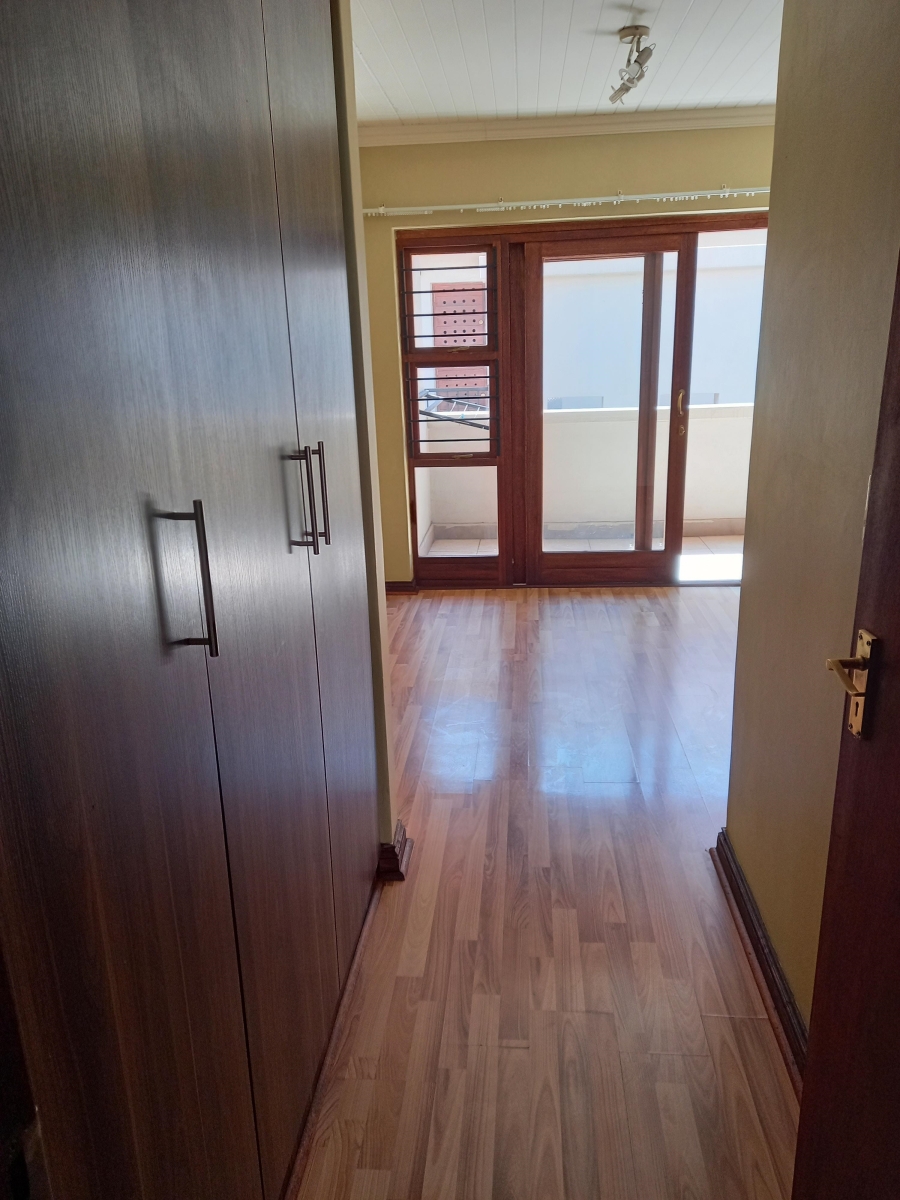 To Let 2 Bedroom Property for Rent in Waverley Gauteng