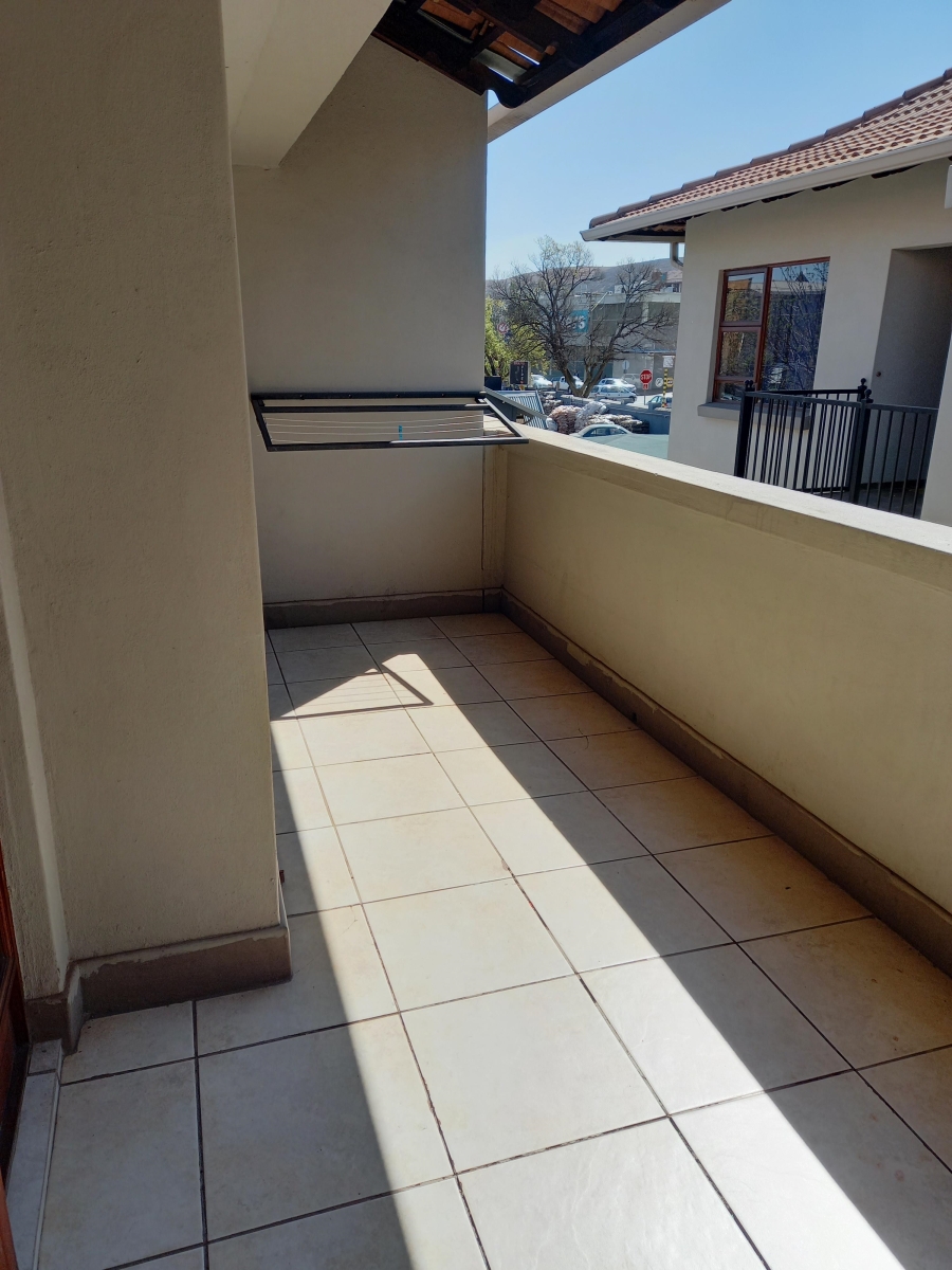 To Let 2 Bedroom Property for Rent in Waverley Gauteng