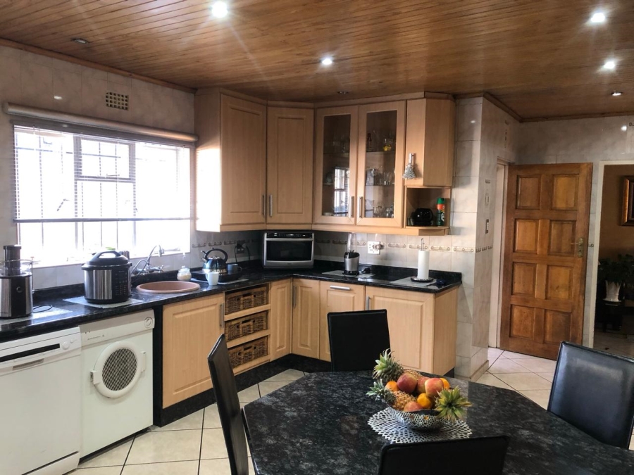 5 Bedroom Property for Sale in Florida Gauteng