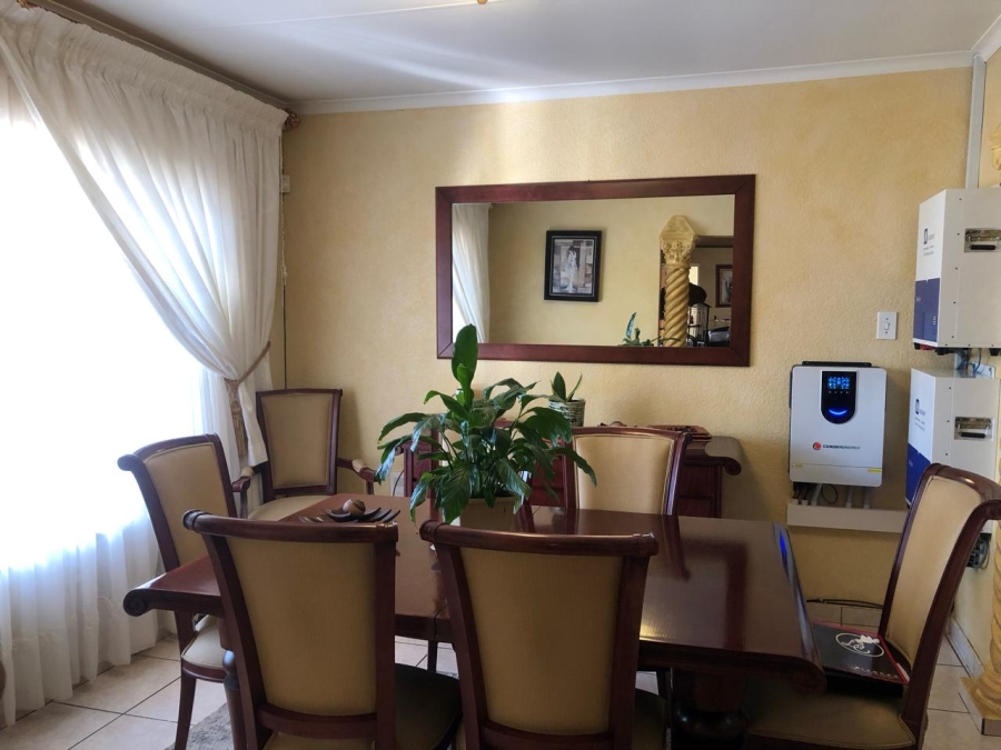 5 Bedroom Property for Sale in Florida Gauteng