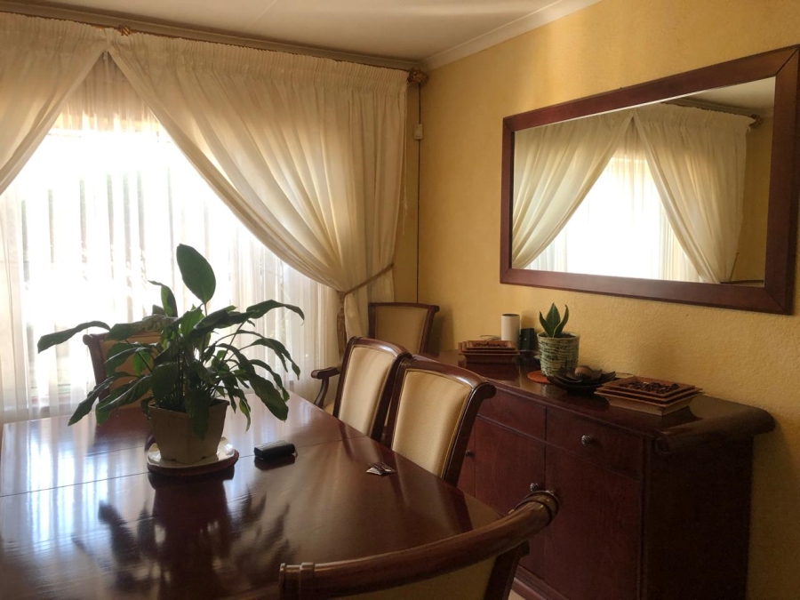 5 Bedroom Property for Sale in Florida Gauteng