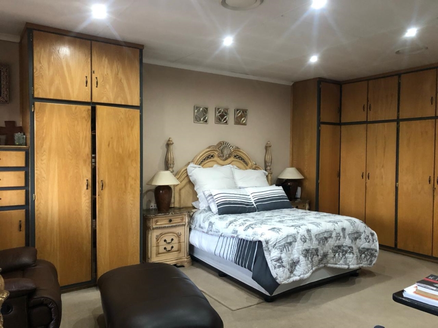 5 Bedroom Property for Sale in Florida Gauteng