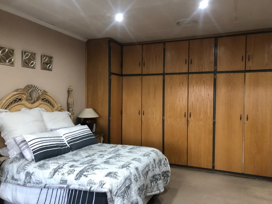 5 Bedroom Property for Sale in Florida Gauteng