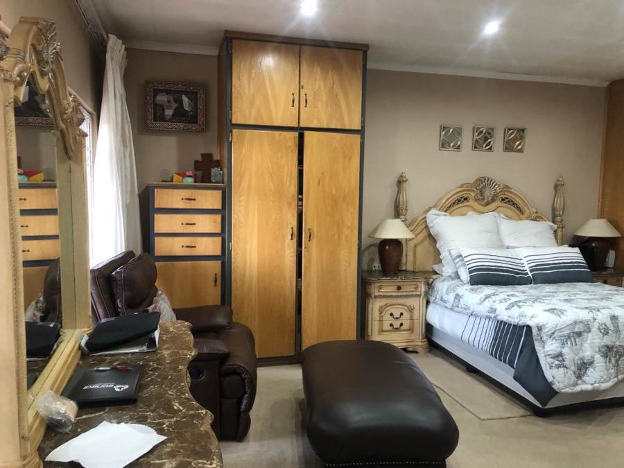 5 Bedroom Property for Sale in Florida Gauteng