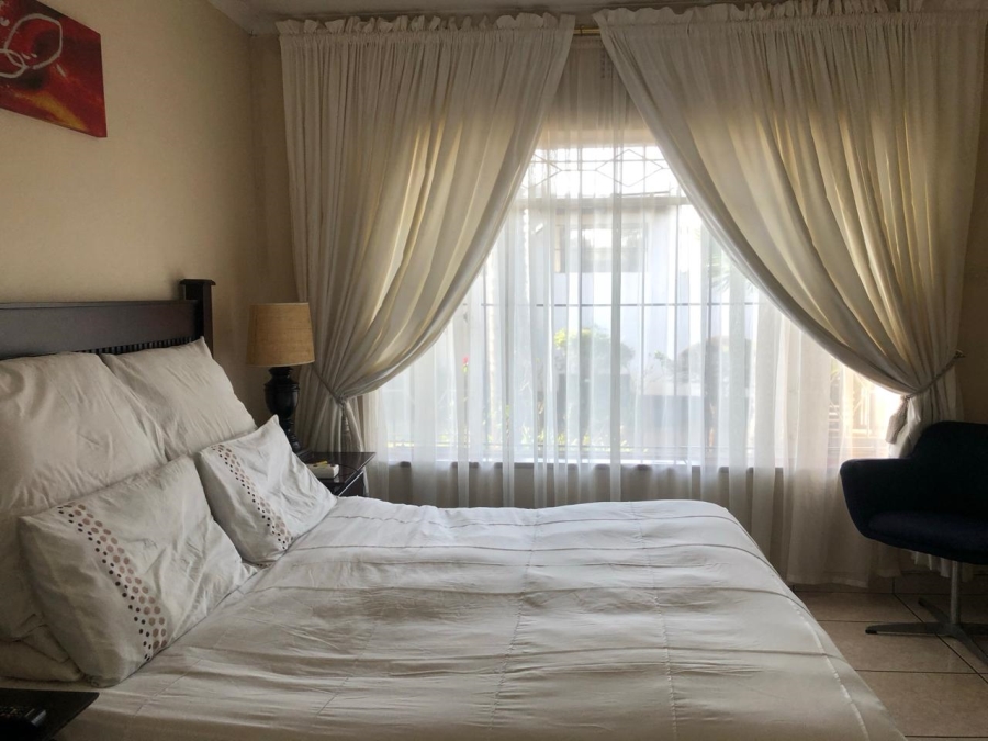 5 Bedroom Property for Sale in Florida Gauteng